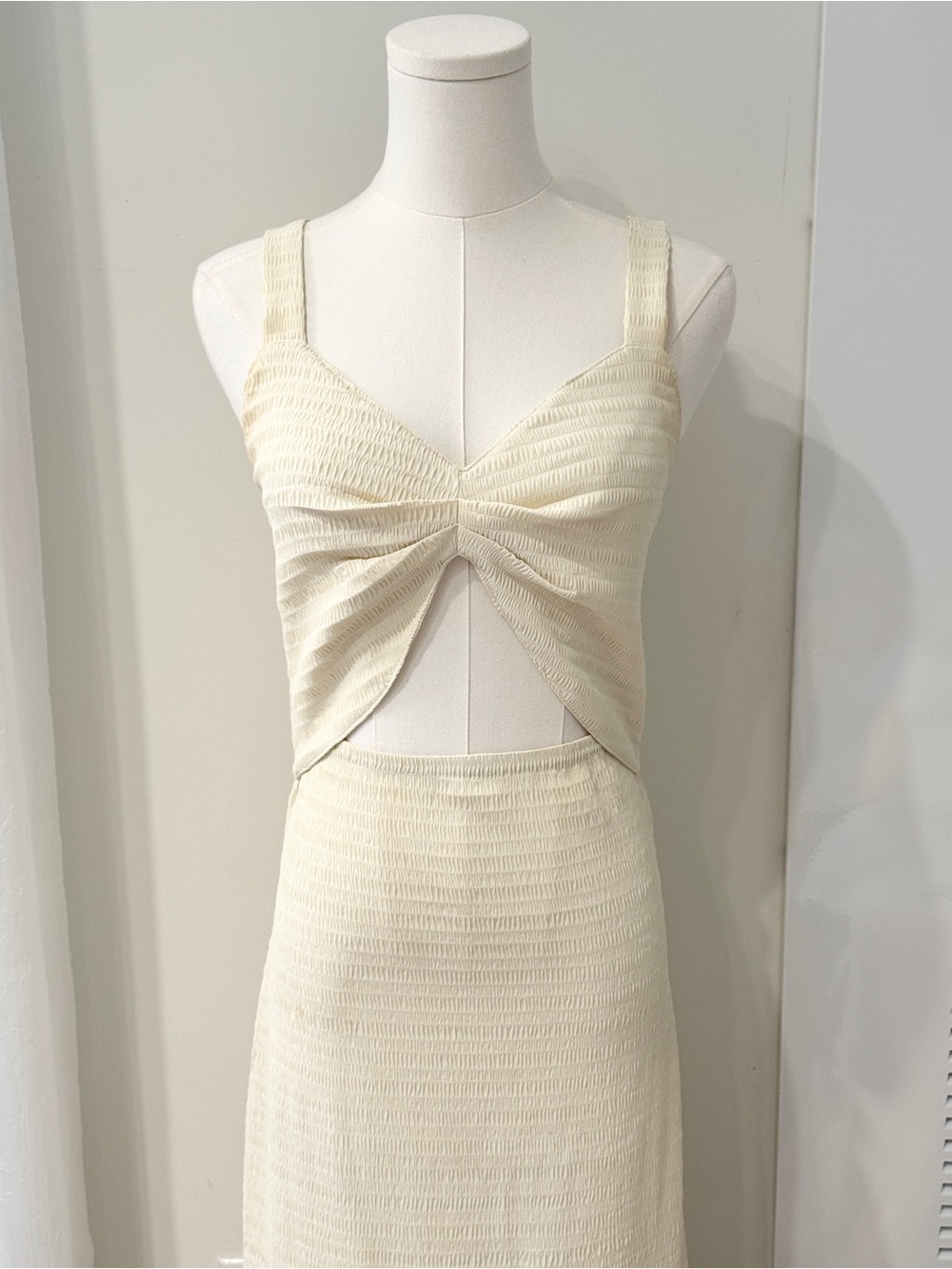 Cream Textured Twist-Front Midi Dress / M